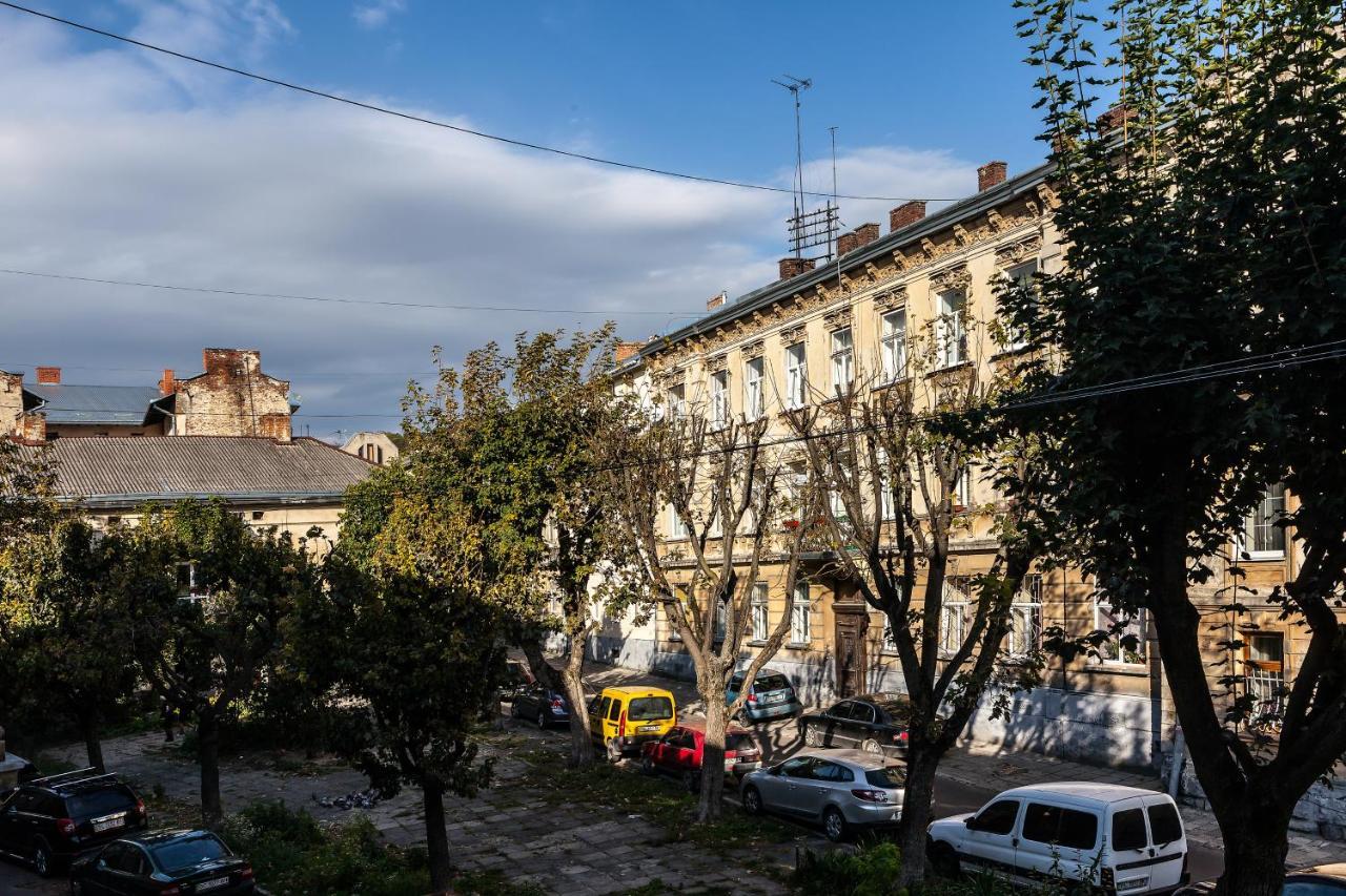 Ostriv Hostel Lviv Exteriör bild